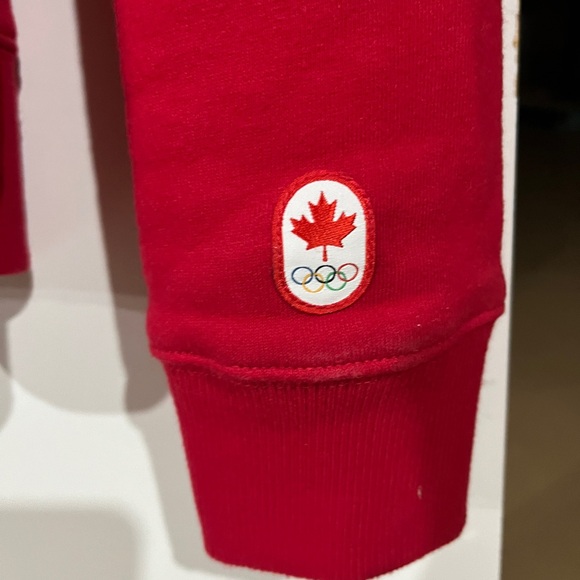 Men’s Olympic Canada Hoodie - Picture 2 of 4